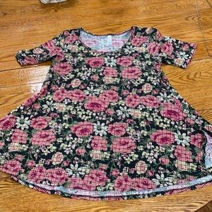 LulaRoe floral perfect tee, size small.  Excellent condition.